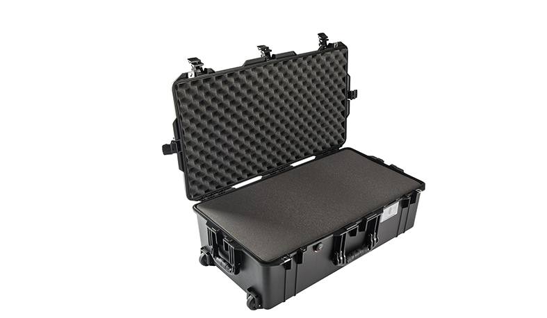 PELICAN PROTECTOR CASE AIR BLACK W/FOAM 1615