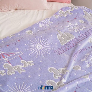 Informa - Selimut 125X152 Cm Glowing Carousel - Ungu