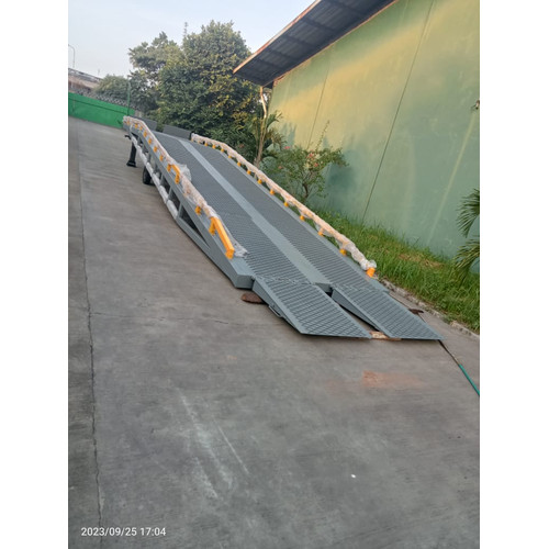 Dermaga Bongkar Muat Movable Loading Dock Ramp 8 Ton 1.6 m AKS TK8TJ