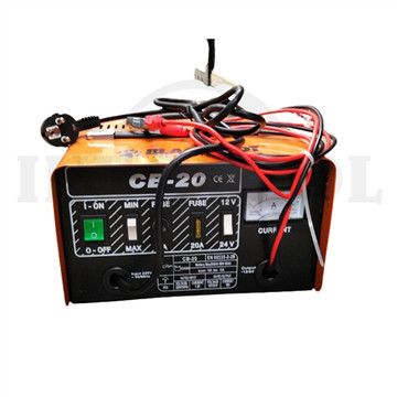 CAS AKI MOBIL MOTOR CB200, 200W / BATTERY CHARGER BLACKFOOT